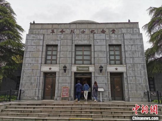 　　图为鄂豫皖苏区革命烈士陵园内的烈士纪念馆。　韩章云 摄