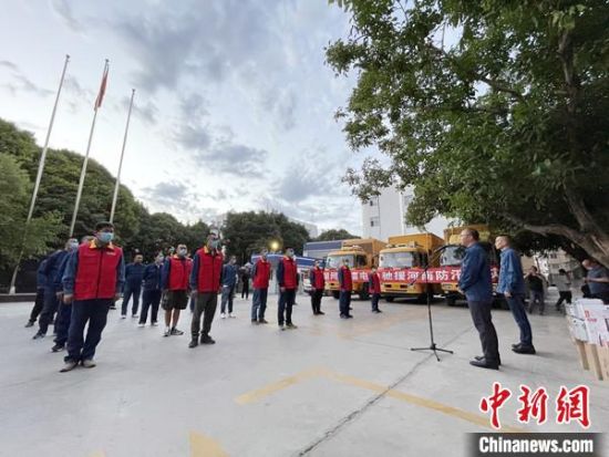 　7月22日，国网哈密供电公司组织召开赴河南郑州防汛救灾动员会。　冯洋 　摄