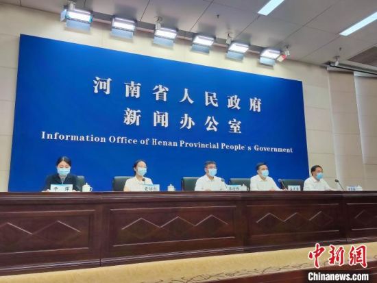 8月9日下午，河南省政府新闻办召开“河南省加快灾后重建”新闻发布会。　阚力 摄