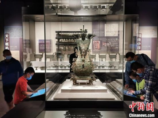 8月31日河南博物院疫情之后开馆首日，不少观众前来参观。　韩章云 摄