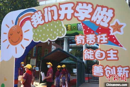 　9月22日，郑州市小学二至六年级学生开学返校。(文图无关) 韩章云 摄