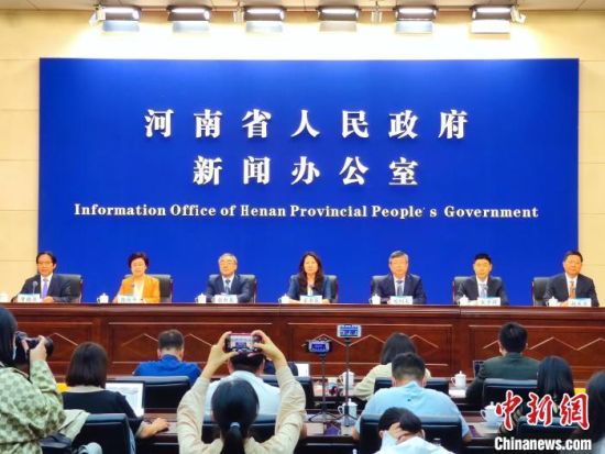 　9月24日下午，河南省政府新闻办召开“构建一流创新生态、建设国家创新高地”新闻发布会。　阚力 摄