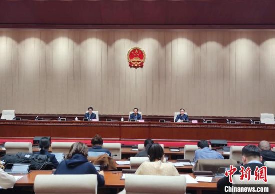 　12月28日，2022年河南省“两会”新闻发布会在郑州召开。　阚力 摄