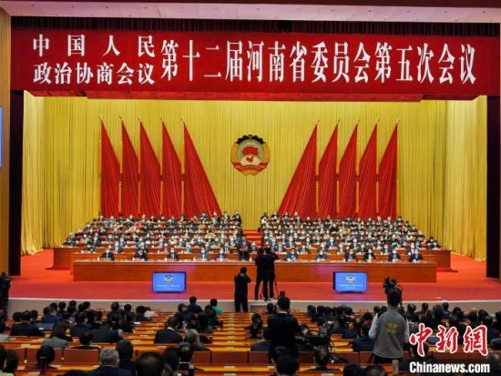 　1月8日，河南省政协十二届五次会议闭幕。　阚力 摄