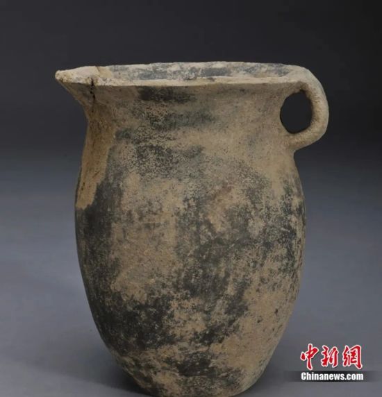 　徐�墓地出土的陶�味�罐。洛�市文物考古研究院 供�D