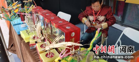 图为丰收节现场推出的传统文化展示展演 王宇 摄