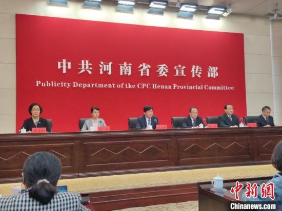 中共河南省委宣传部举行“河南这十年”主题系列新闻发布会，介绍新乡发展情况。　阚力 摄