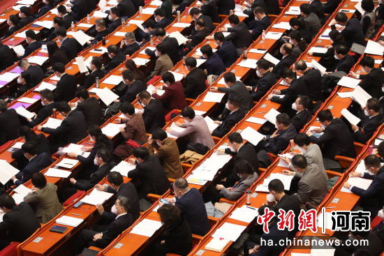 1月13日上午，河南省政协十三届一次会议在郑州开幕。图为会议现场 阚力 摄