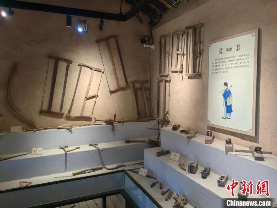 图为清丰县民俗博物馆展出的木工老物件。刘鹏 摄