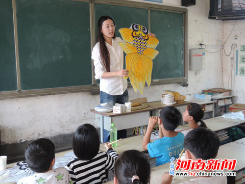 志愿者教留守儿童画风筝追寻梦想 - 河南舆情